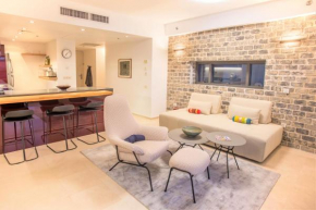 Bright 2 bedroom apartment in Rotchild Quarter With Parking